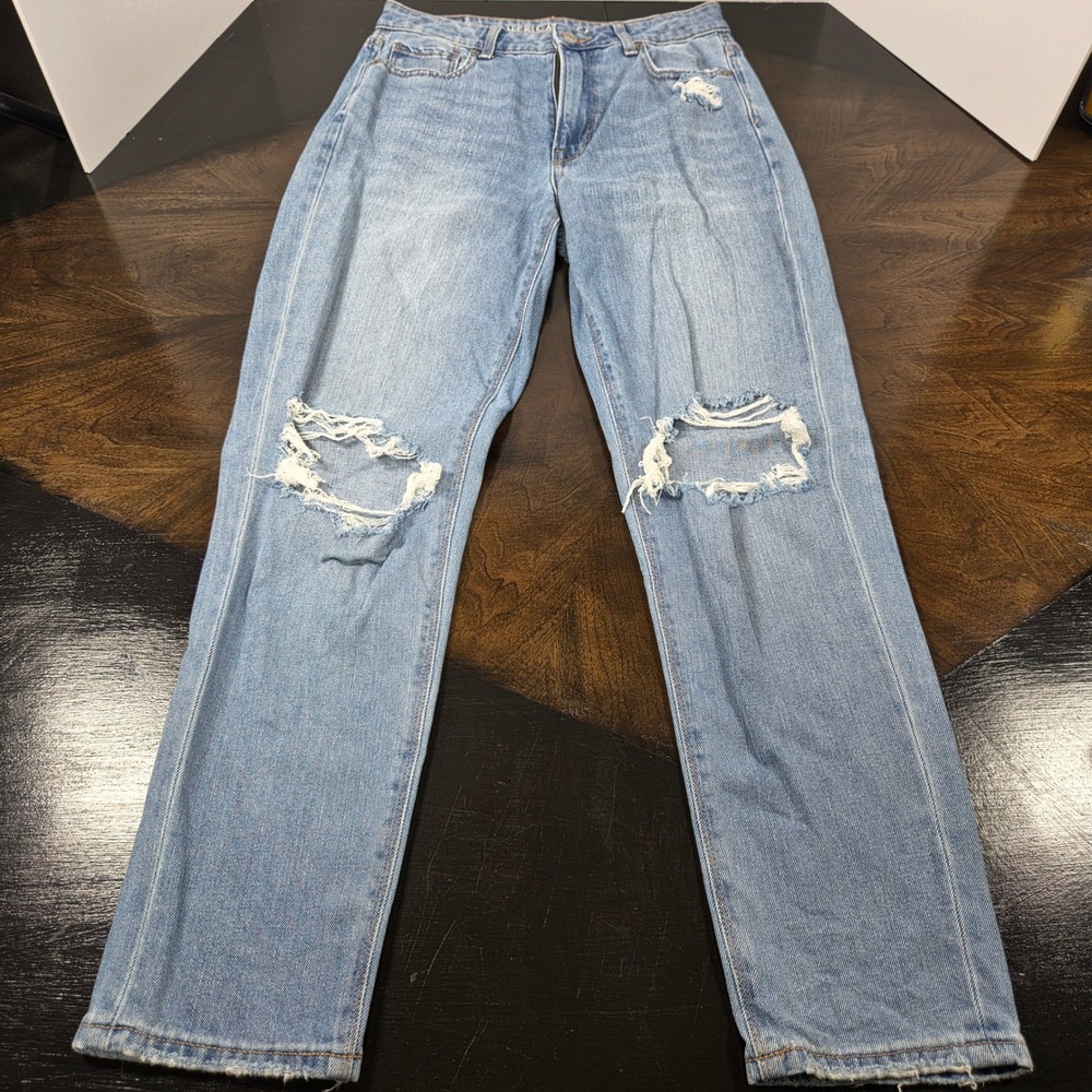 American Eagle Light Wash Distressed Mom Jeans Womens 4 Regular High Rise